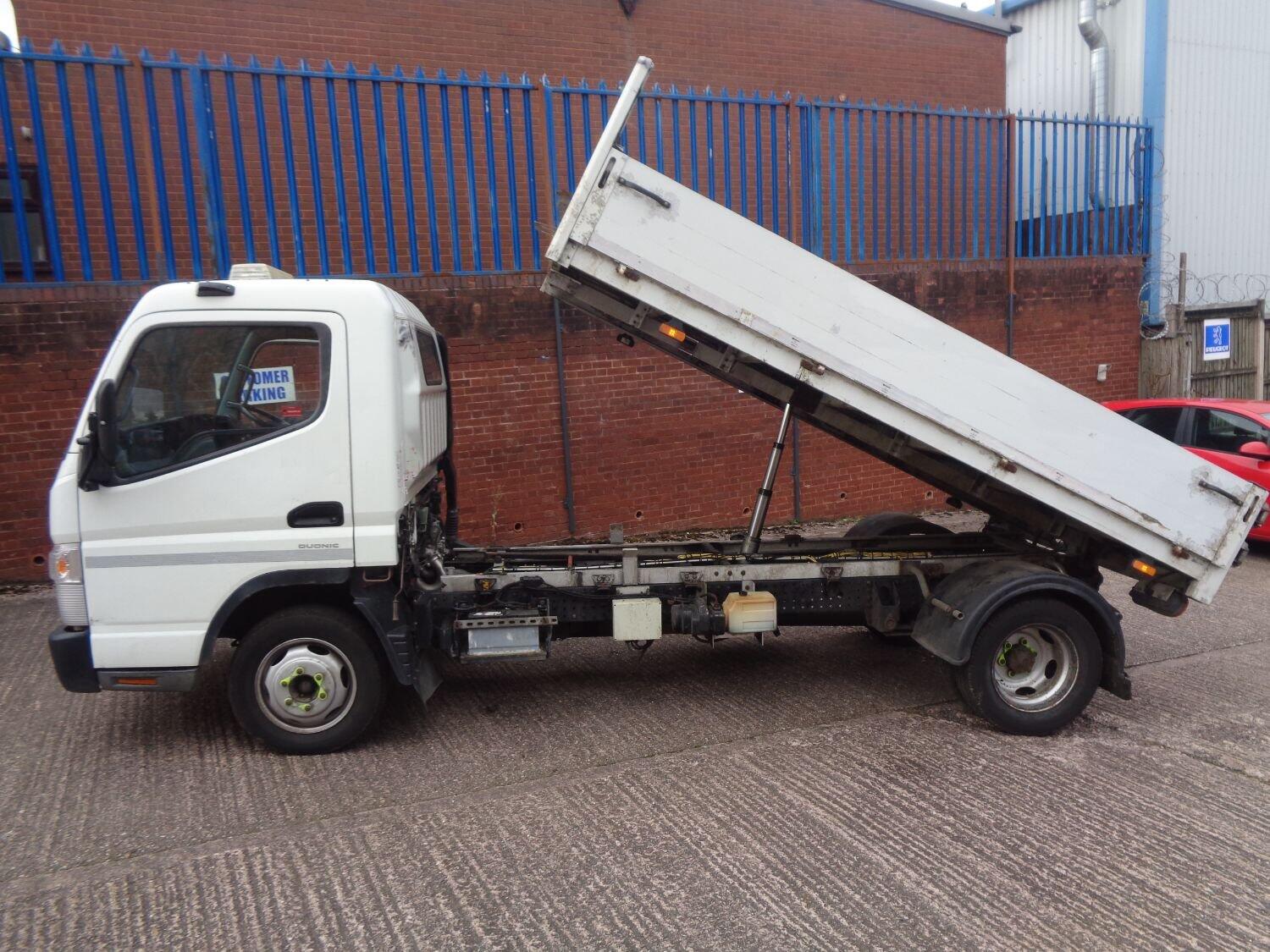 Used MITSUBISHI CANTER 2016 White in ws110dd, Staffordshire