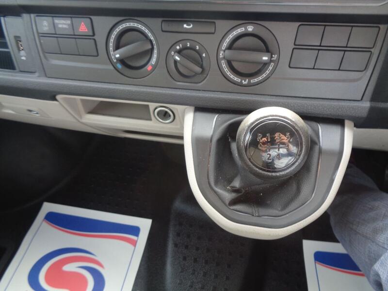 VOLKSWAGEN TRANSPORTER