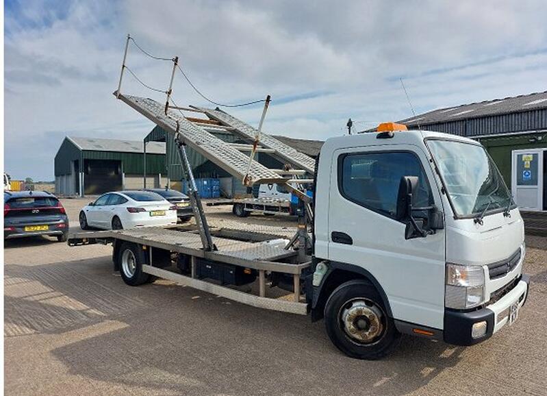 MITSUBISHI CANTER