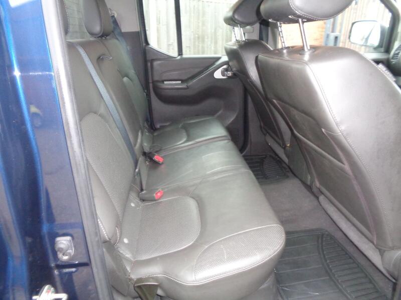 NISSAN NAVARA
